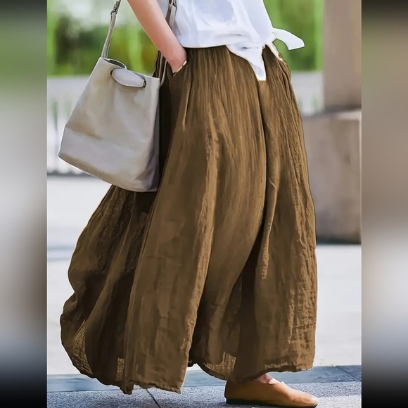 Dresses & Skirts - NEW! Beautiful Flowing Midi Skirt in Coffee